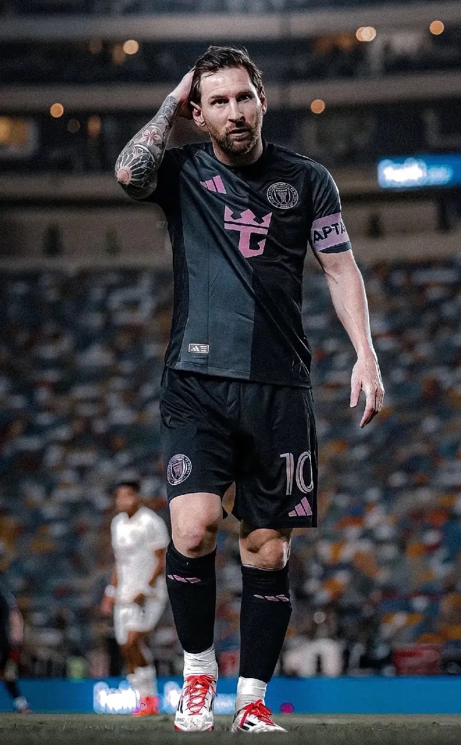 包含梅西重返赛场，重返赛场首场状态出色，湖人观众沸腾！比赛高潮迭起的词条